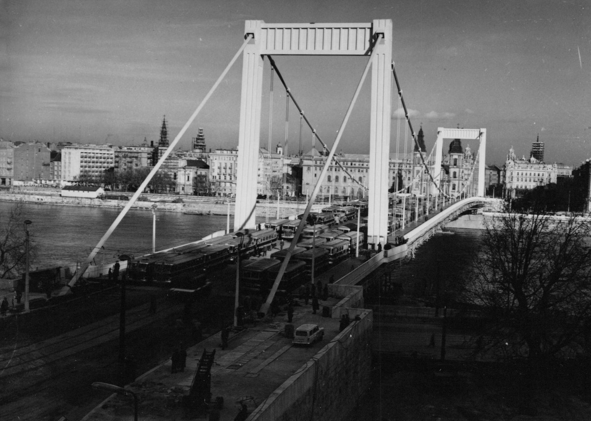 Az Erzsébet híd próbaterhelése, 1964. november 15. (LTK/UVA/54335-54354/54348) – Lechner Tudásközpont, Dokumentációs Központ / Fotótár, UVATERV