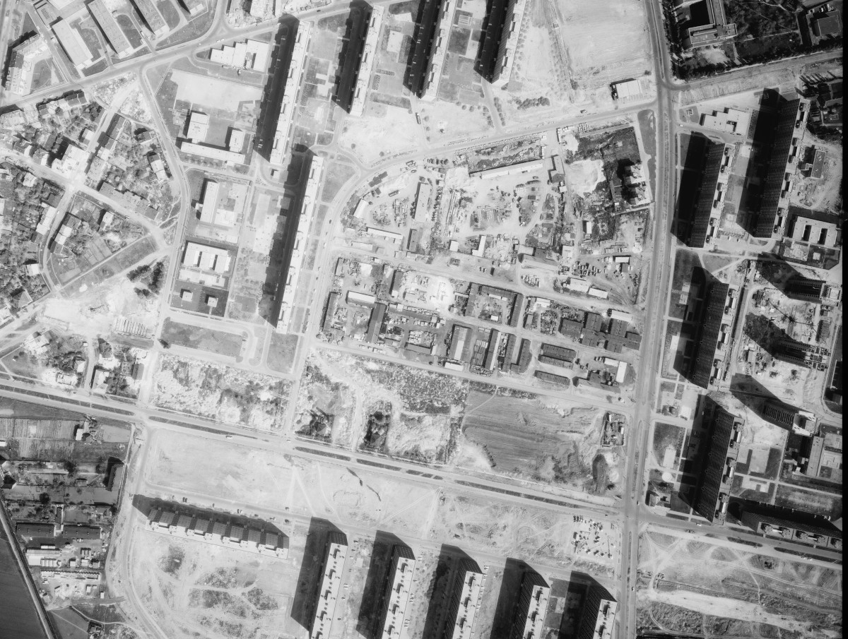 Kelenföld központjának légifotója 1969-ből, a kép jobb alsó sarkában a Tétényi és az Etele (akkor Szakasits Árpád) út kereszteződése