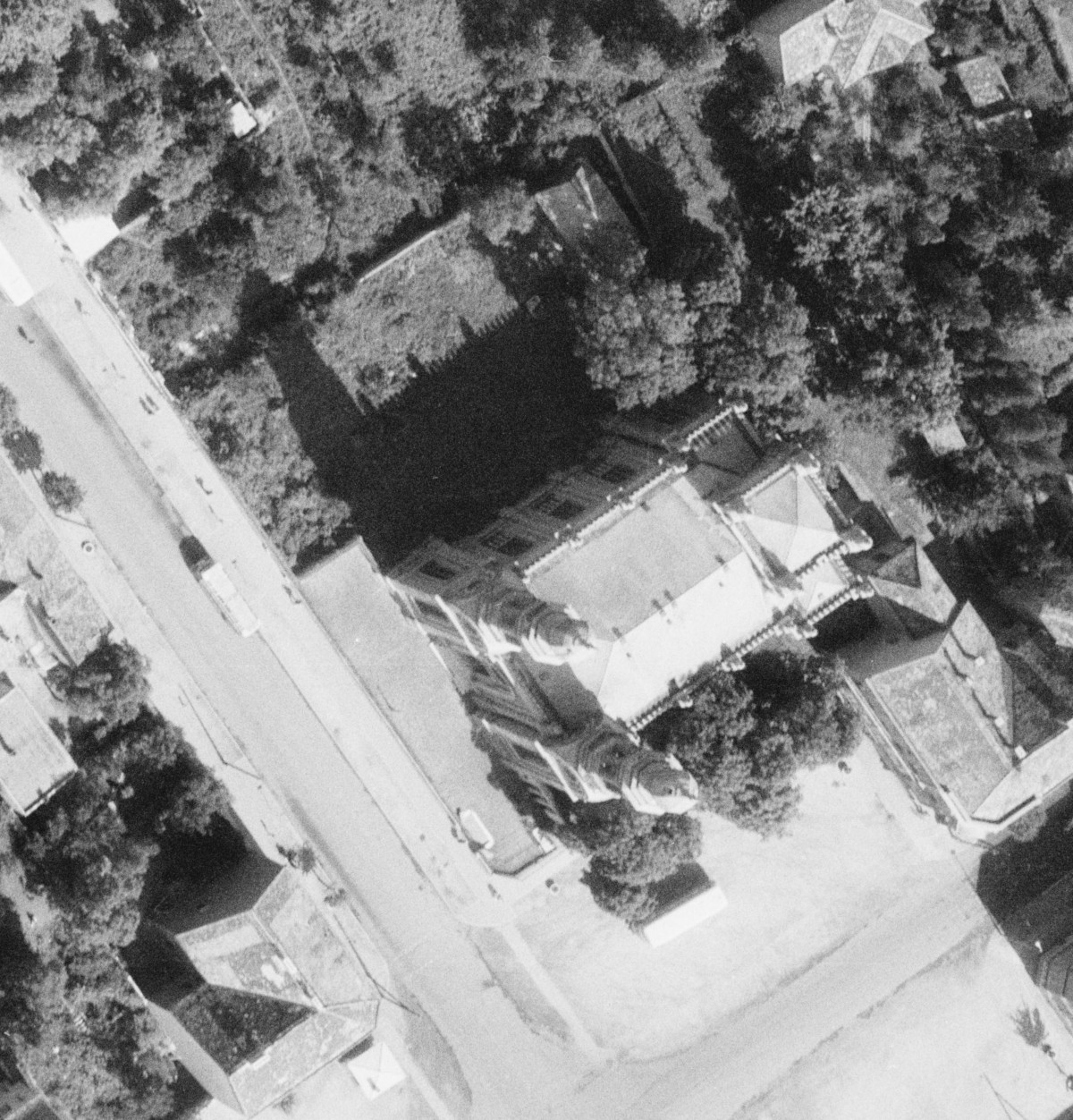 A szombathelyi zsinagóga és környéke 1964-ben