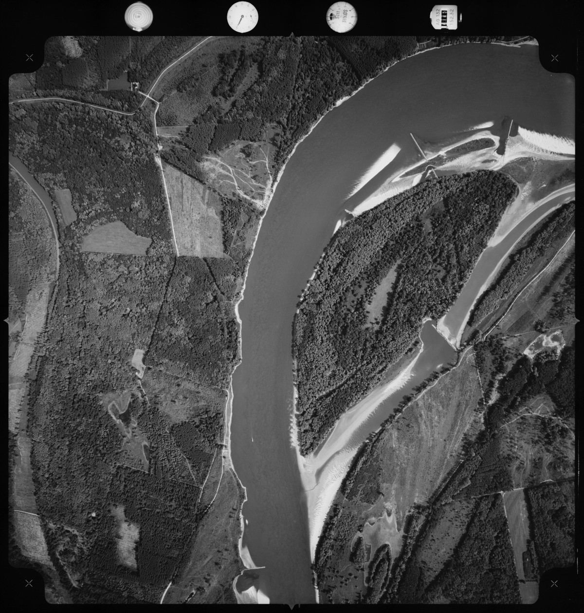 A Kádár-sziget Bajánál, RC-8 kamera, 1950 méteres magasságból (Fotó: https://www.fentrol.hu/hu/legifoto/223577)