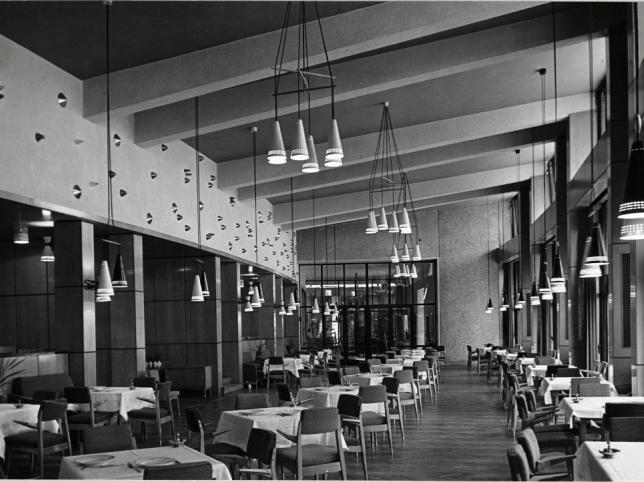Az 1950-es évek építészeti hagyatéka: a műemlékvédelem alatt álló pécsi Olympia étterem	