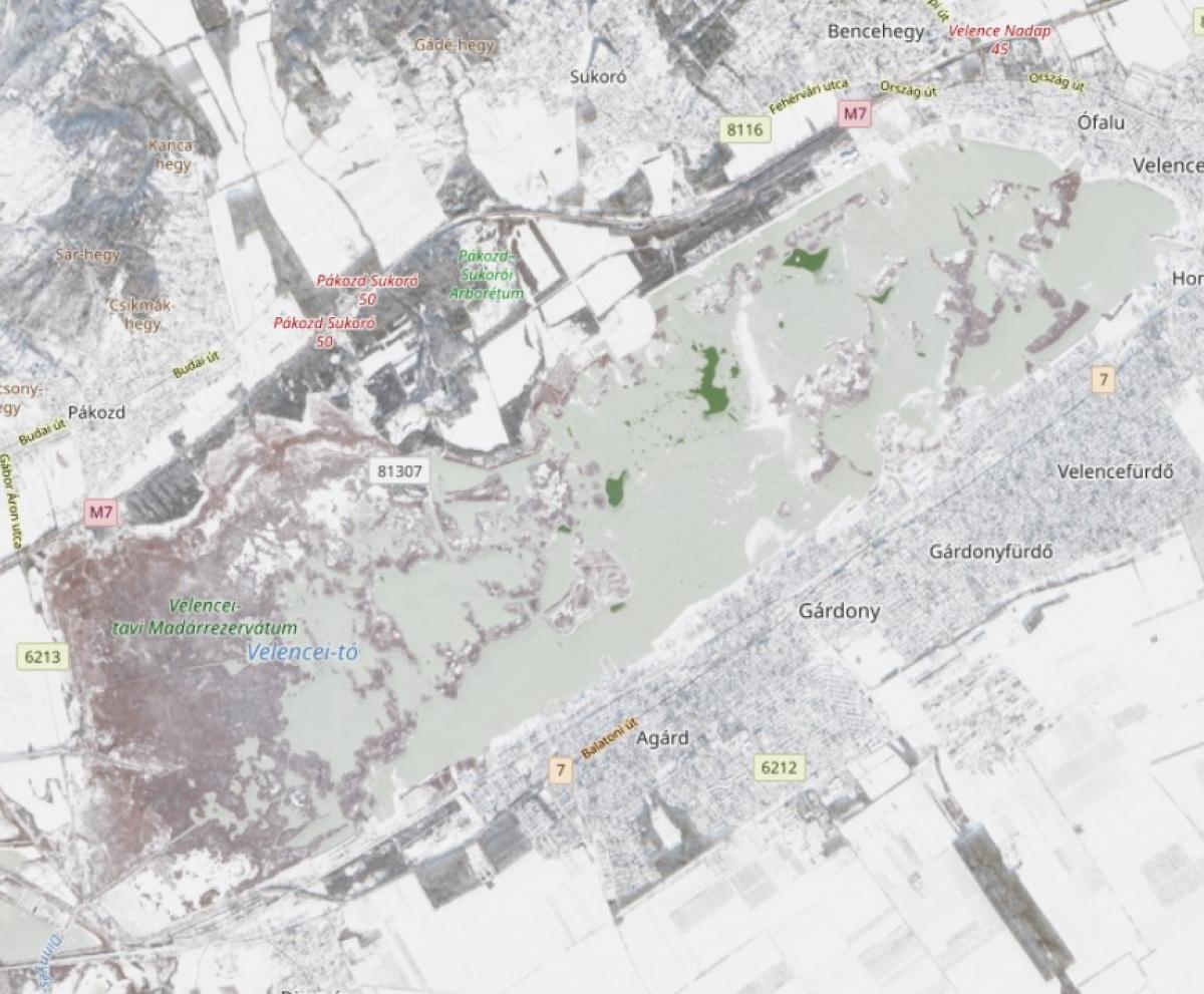 műhold kép a befagyott Velencei-tóról